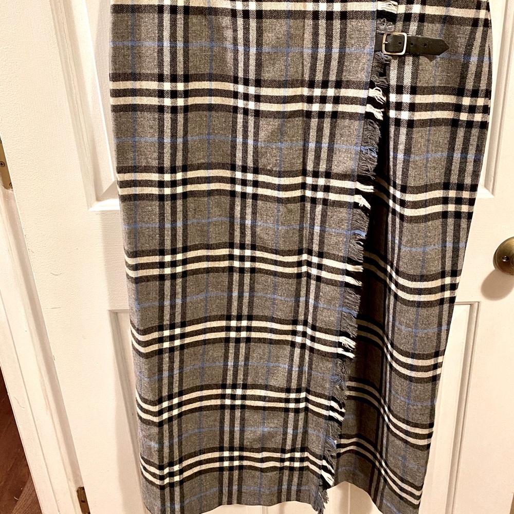 Burberry wool wrap around skirt